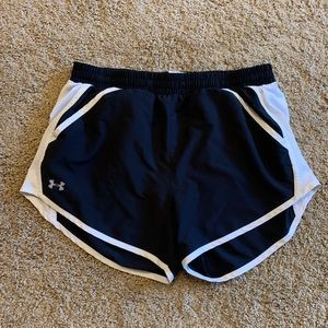 Black under armor shorts with pockets - size small